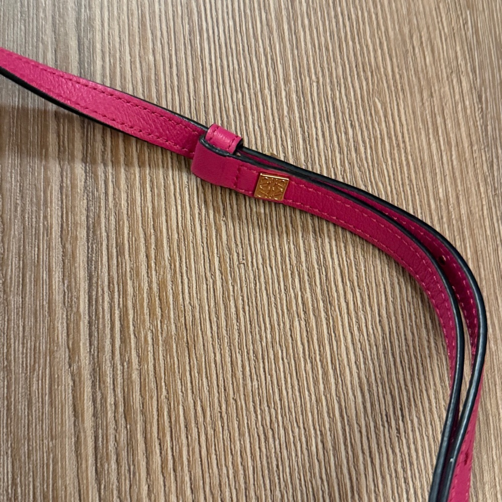 Loewe magenta elephant leather crossbody bag - Picture 8 of 8